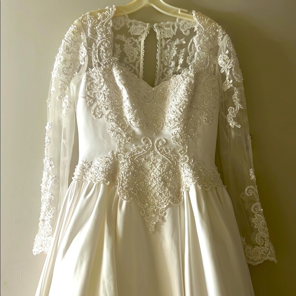 Elegant Lace Wedding Dress